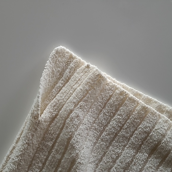 White shirt - Picture 3 of 4